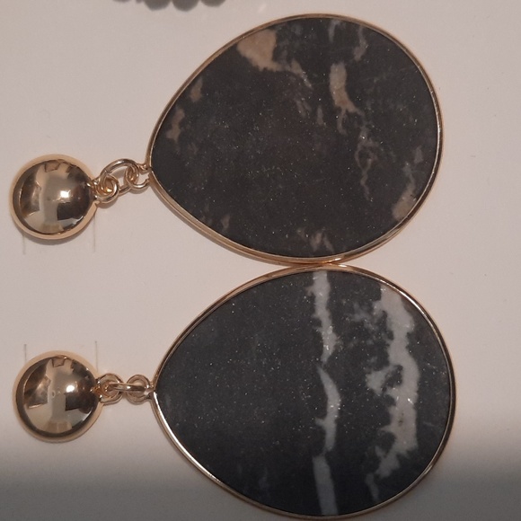 Earring Set ❤️ - Picture 2 of 4